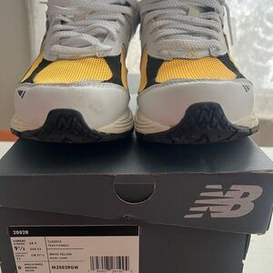 New Balance Men White and Yellow Sneakers
